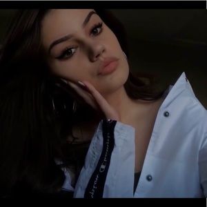 Meet your Posher, Amina